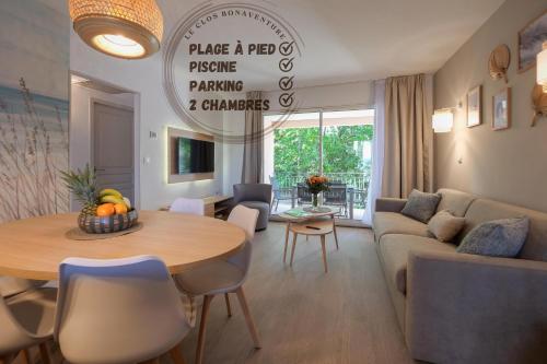 Escapade EnsoleillAce plage et Saint Tropez A pied 20 in Saint-Tropez, France