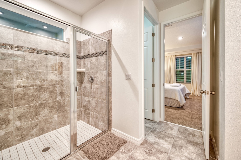 Elegant Brand New 9 Bedrooms House With Private Pool at Solara Resort - photo 31