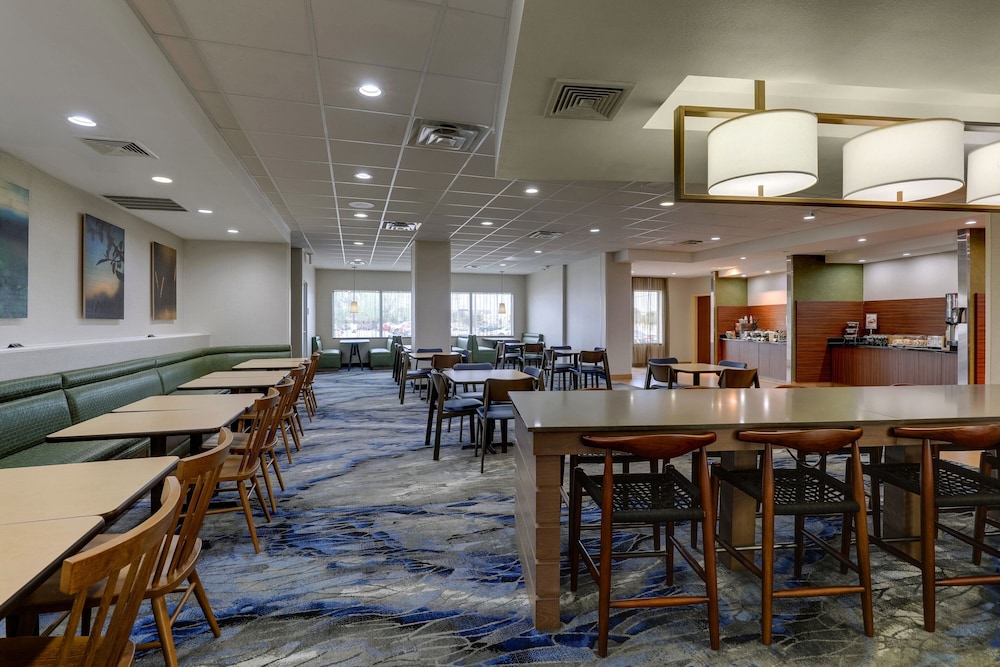 Fairfield Inn & Suites Hutchinson - photo 34