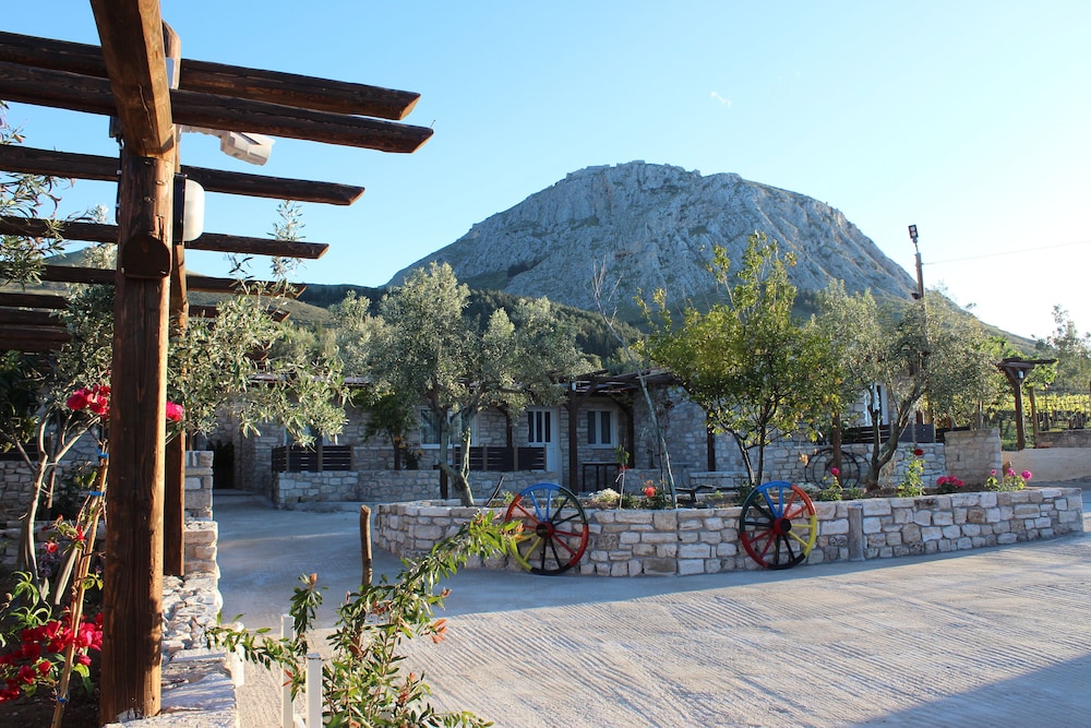Acrocorinth Apartments — 4-Star Luxury Hotel in Korinthos, Greece