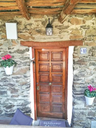 La Casita Del Arbol Blanco — hotel in Bubion