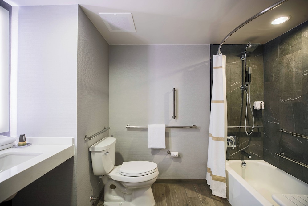 Courtyard by Marriott Chicago at Medical District UIC - photo 18