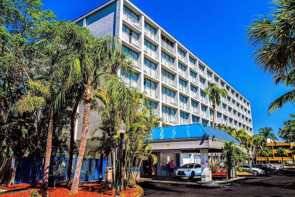 North Miami Beach Gardens Inn & Suites — hotel near Miami-Opa Locka Executive Airport