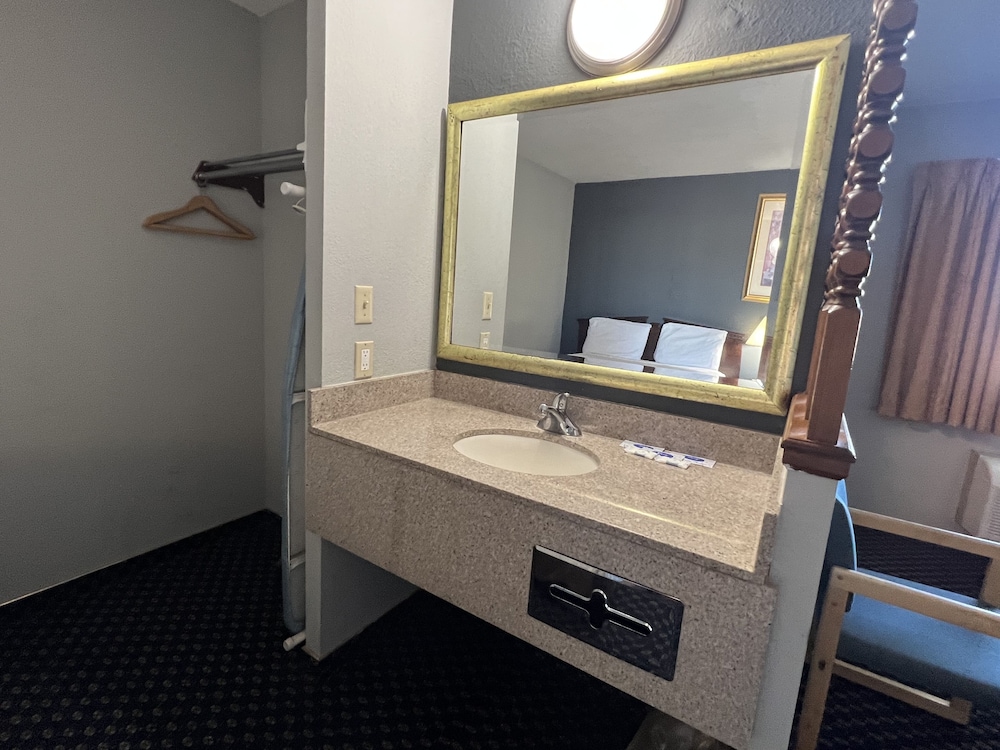 Greensburg Inn - photo 25