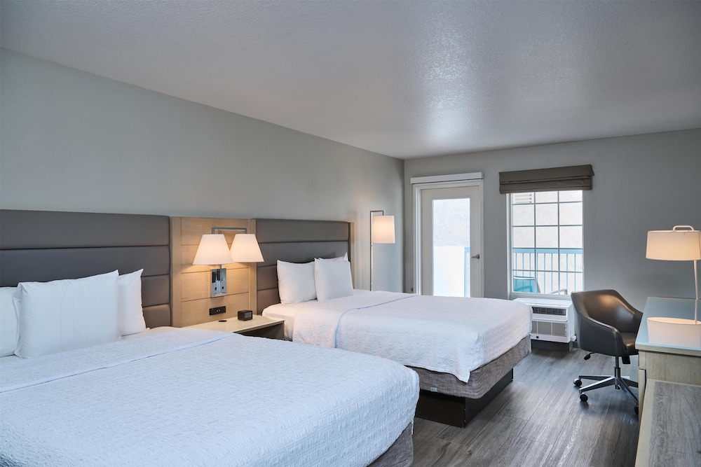 Hampton Inn & Suites Hermosa Beach - photo 26