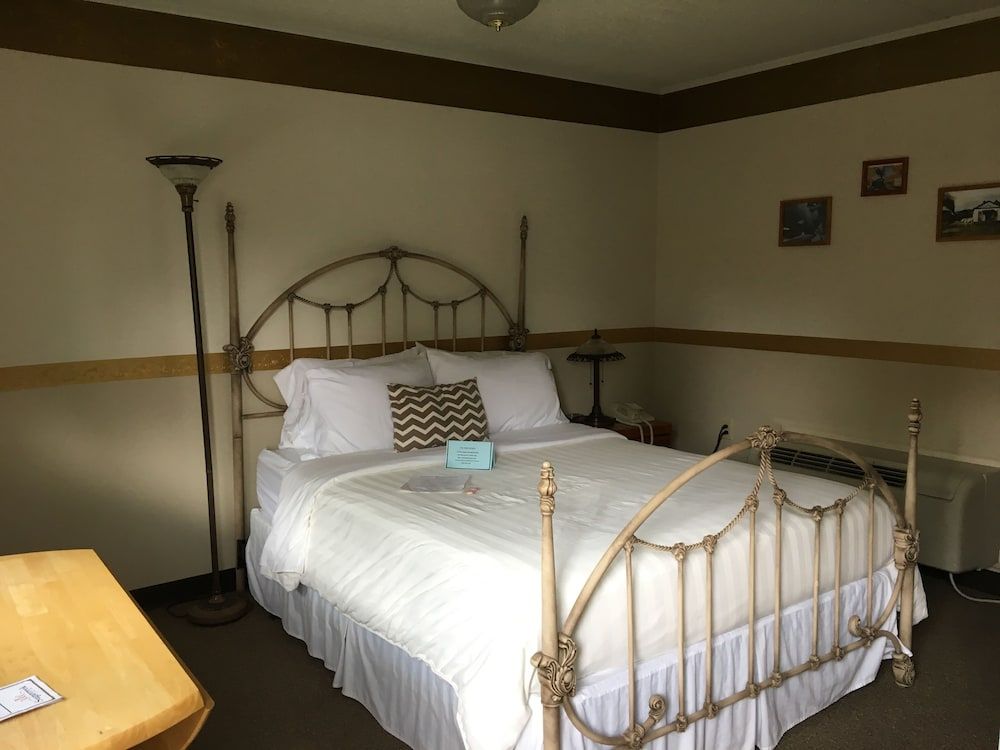Sugarcreek Village Inn - photo 16