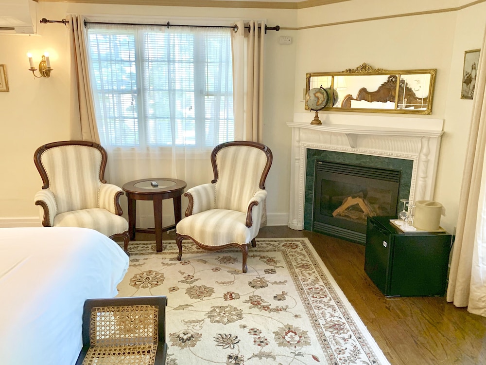 Ivy Manor Inn Village Center - photo 16
