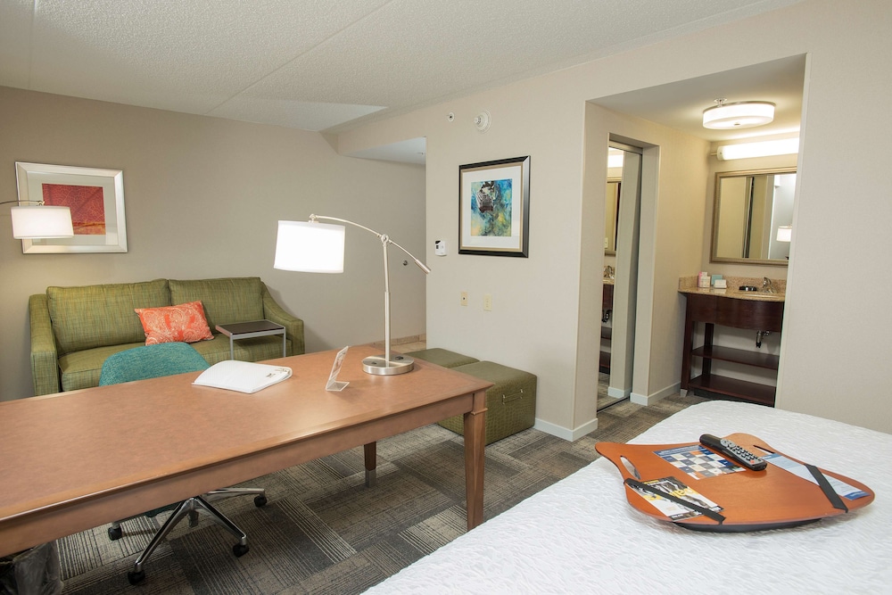 Hampton Inn & Suites Cincinnati Union Center - photo 13