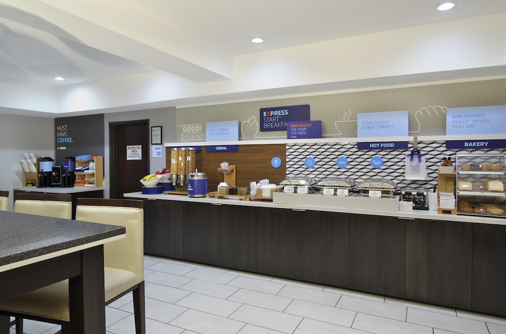Holiday Inn Express & Suites Houston North IAH Area by IHG - photo 23