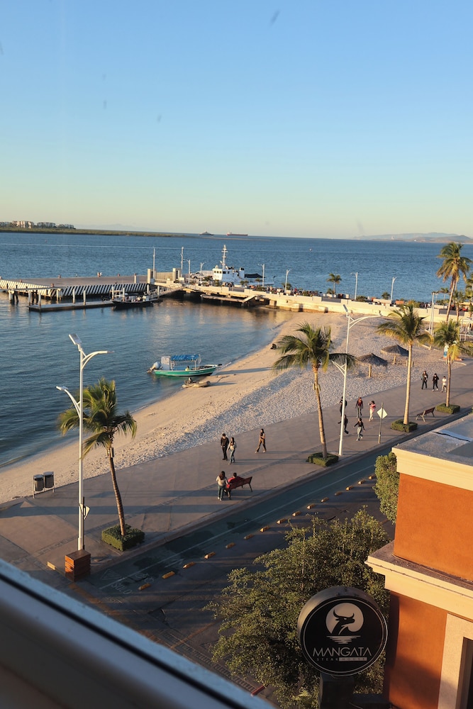 Seven Crown La Paz Malecon