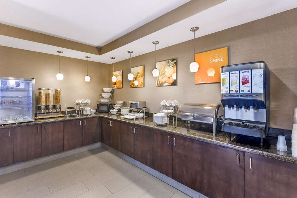 Comfort Suites Blythe - photo 37