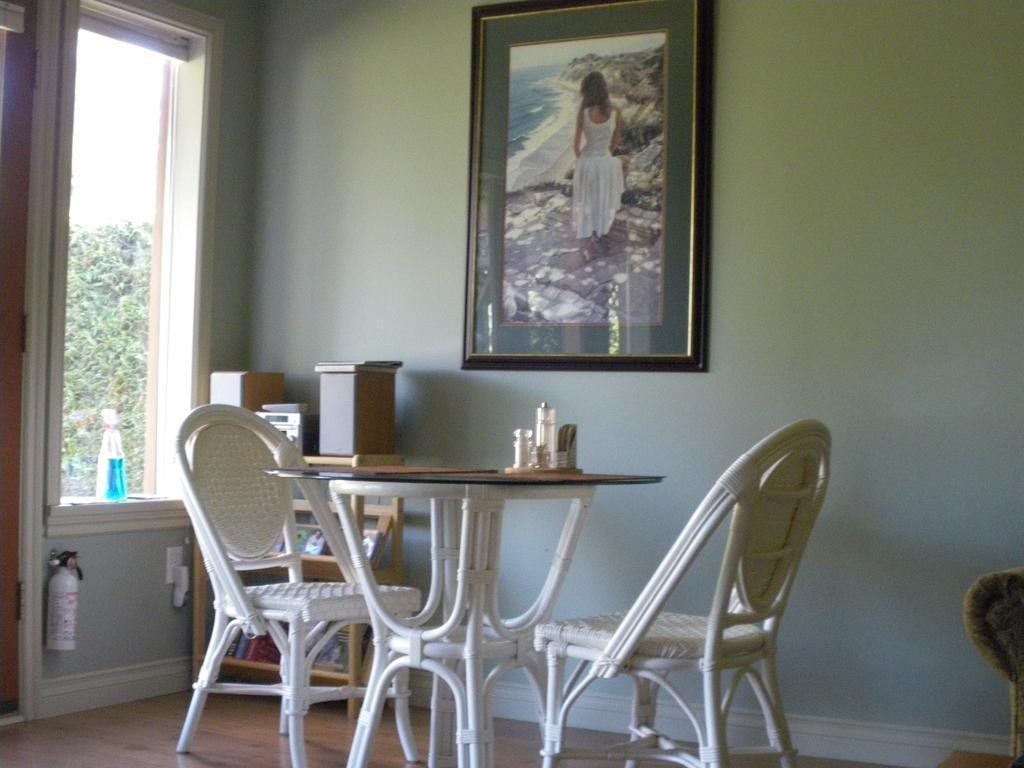 Nestledown B&B — Sechelt — photo 3