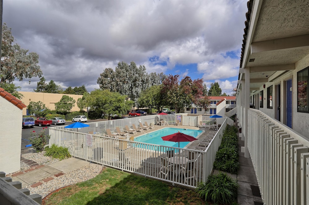 Super 8 by Wyndham Petaluma - photo 24