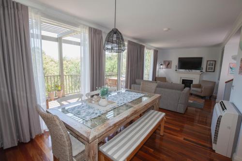 Cypress Lakes Villa Domenica — 4-Star Luxury Hotel in Pokolbin, Australia