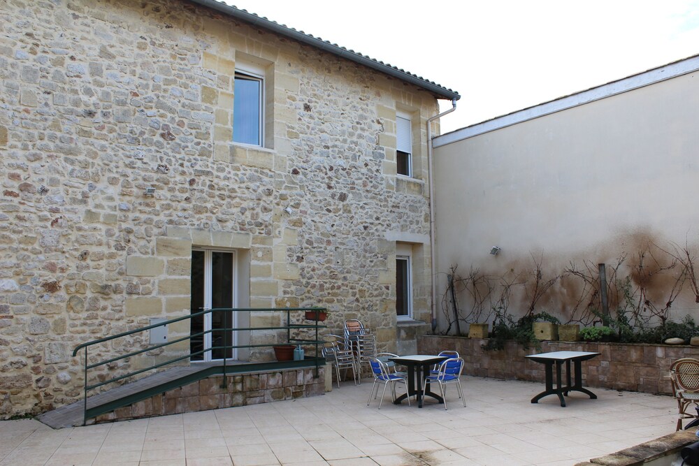 Hôtel Restaurant Le Phénix — hotel in Castillon-La-Bataille