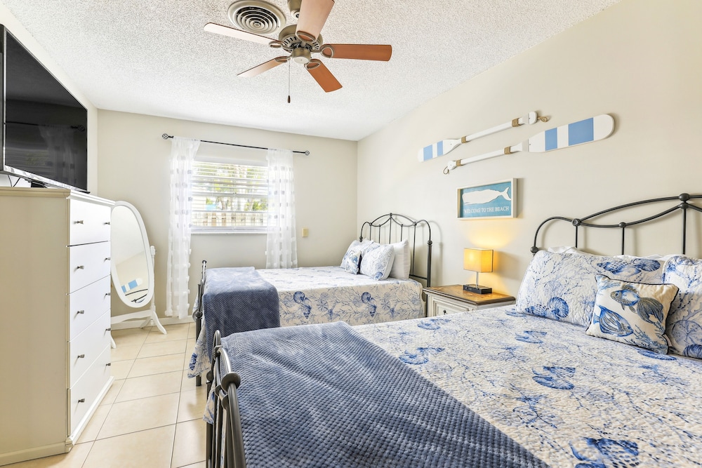 Jensen Beach Home quarter Mi to Beach Access - photo 9
