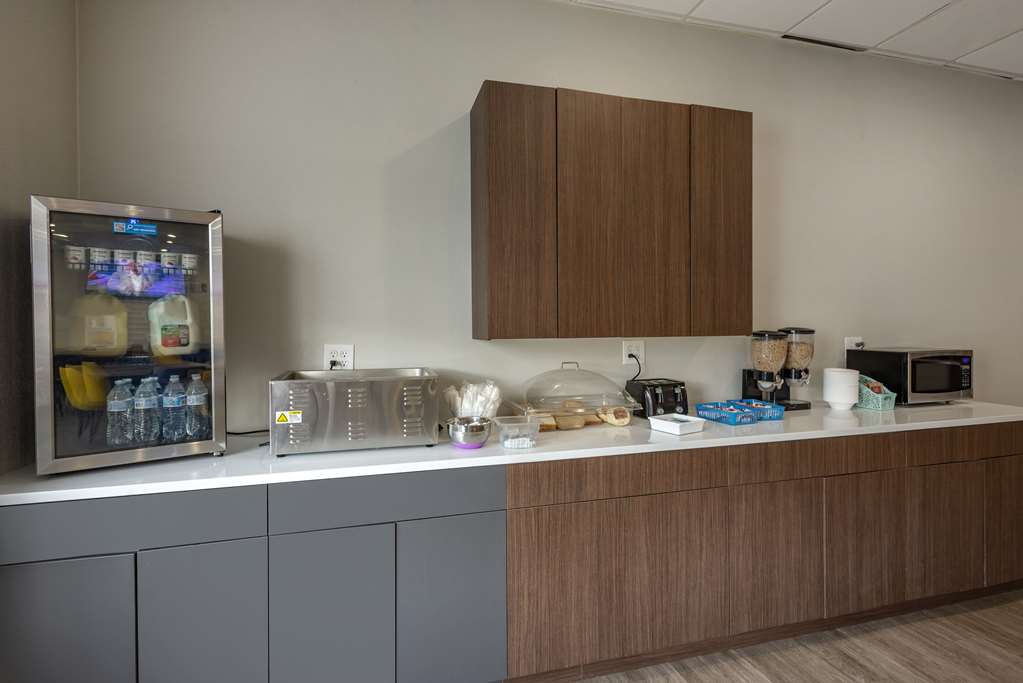Comfort Inn Philadelphia International Airport - photo 23