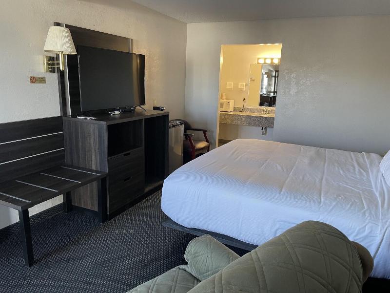 Landmark Inn - carbon neutral hotel in Osawatomie
