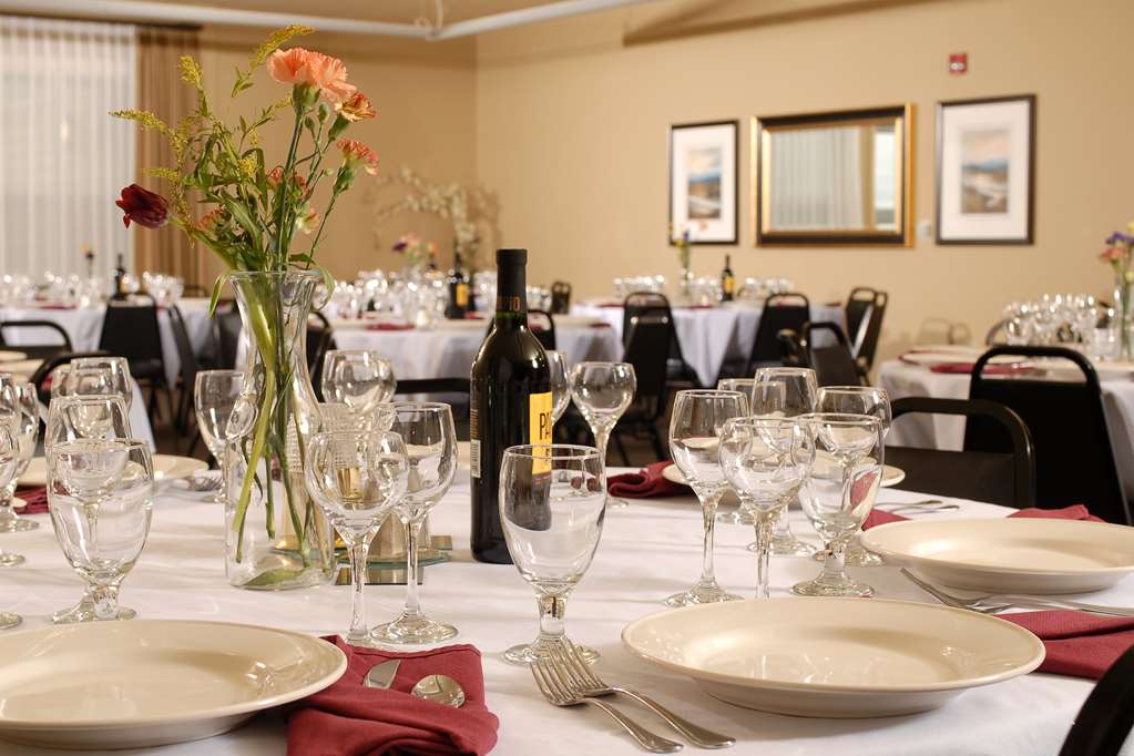 The Landing Hotel & Restaurant - photo 10