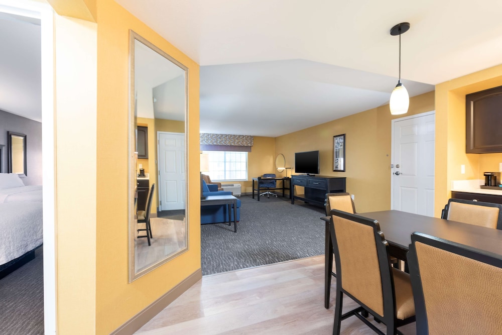 Hampton Inn Holland - photo 32