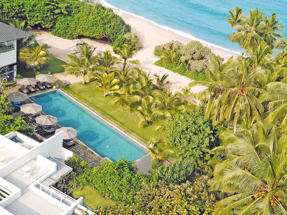 Calamansi Cove Villas — 5-Star Luxury Hotel in Hikkaduwa, Sri Lanka