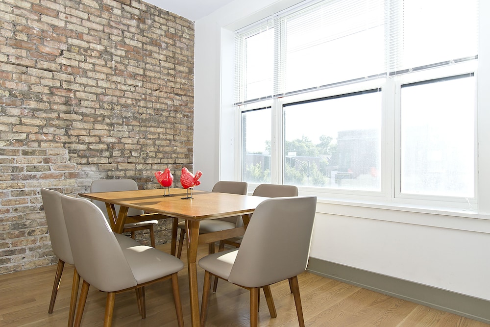 Vibrant 2BR in Wrigleyville by Sonder - photo 15