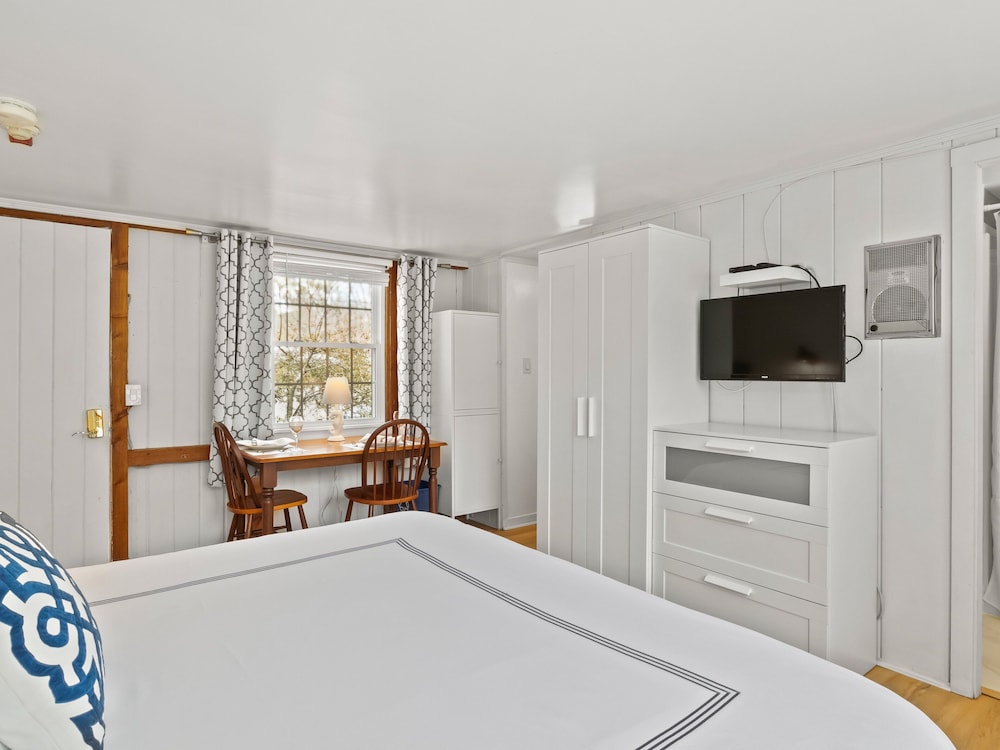 The Seagrove Suites & Guest Rooms - photo 16