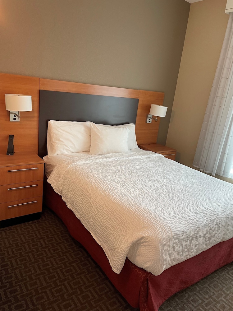TownePlace Suites Orlando at FLAMINGO CROSSINGS Town Center Western Entrance - photo 5