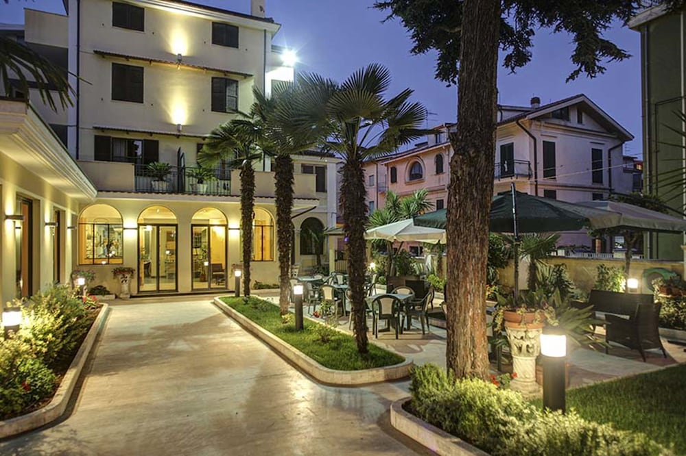 Hotel Ester Safer in Pineto, Italy