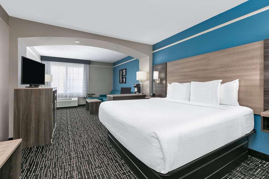 La Quinta Inn & Suites by Wyndham Weatherford - photo 18