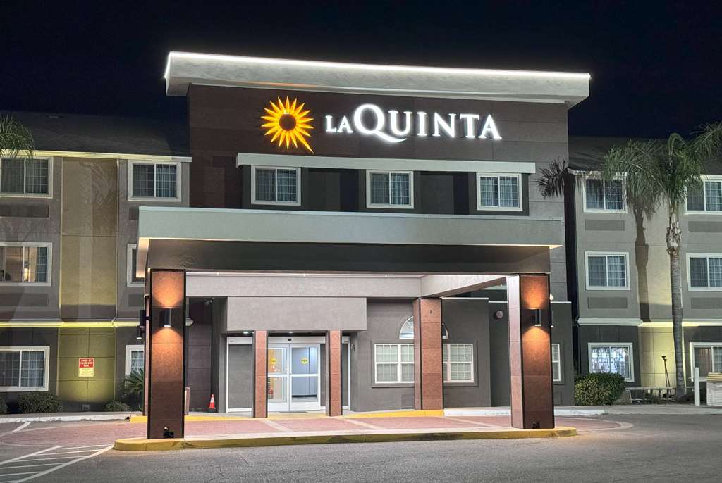 La Quinta Inn & Suites by Wyndham Tulare - featured photo