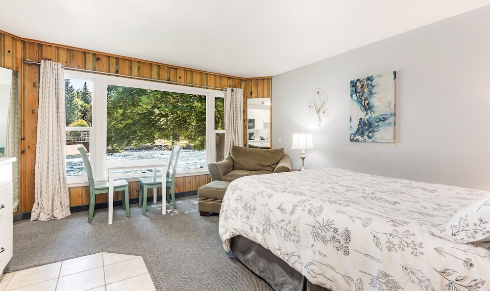 Bend Riverside Inn & Suites - photo 124