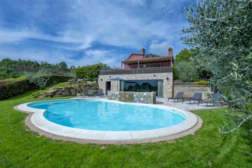 Villa Delle Rose — 4-Star Luxury Hotel in Passignano Sul Trasimeno, Italy