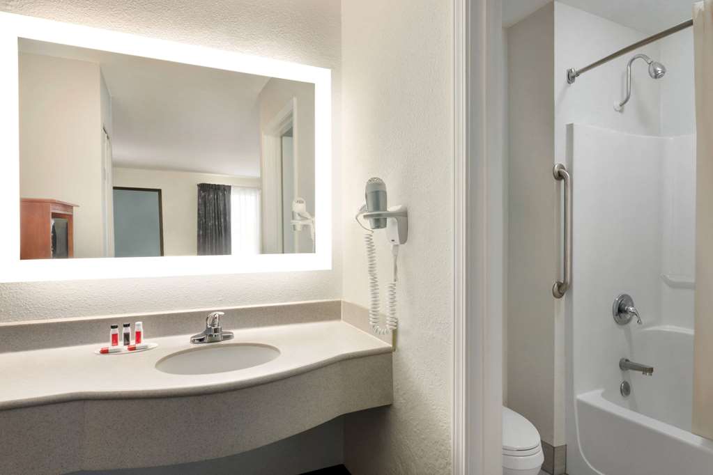 Howard Johnson by Wyndham Chattanooga Lookout Mountain I 24 - photo 24
