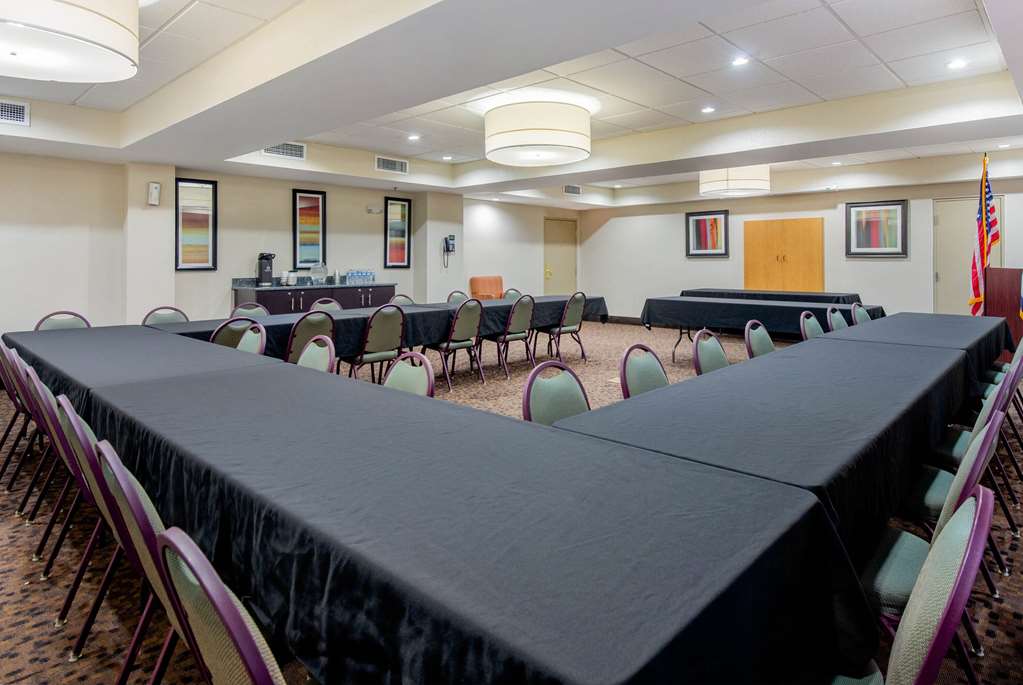 La Quinta Inn & Suites by Wyndham Elkview Charleston NE - photo 41
