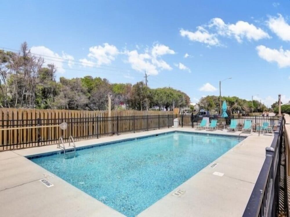 Beach Blanket Spacious Condo With Private Beach Access And Resort Amenities 3 Bedroom Condo by RedAwning - photo 25