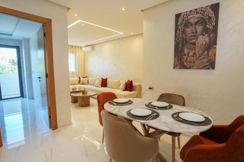 Central Stylish & Cosy Spacious 2 Bedrooms Apartment In The Heart Of Tangier Close To Ibnou Batouta Stadium — 4-Star Luxury Hotel in Tangier, Morocco