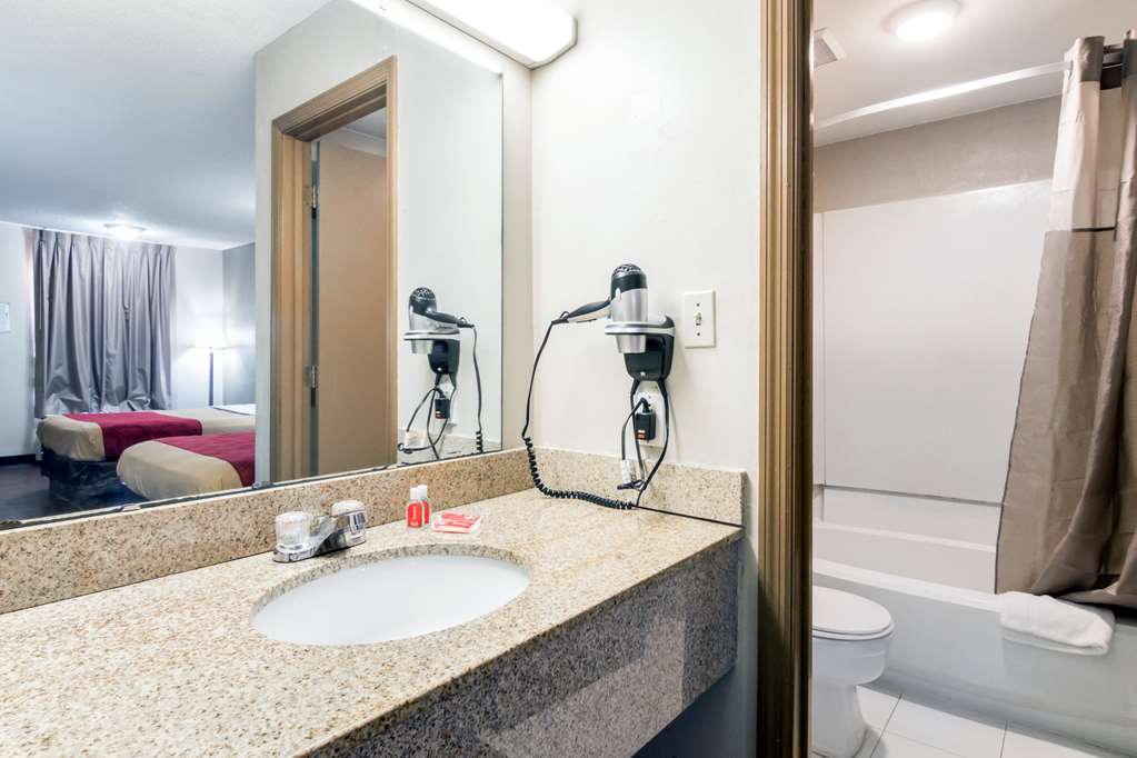 Econo Lodge Conyers - photo 16
