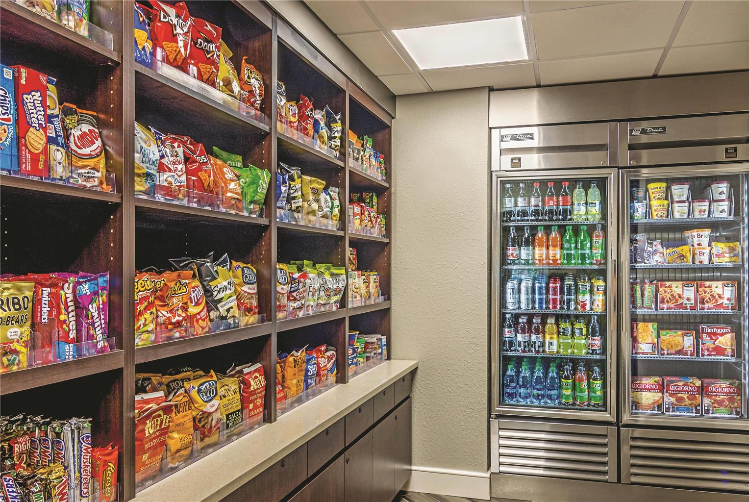 La Quinta Inn & Suites by Wyndham Atlanta Perimeter Medical - photo 39