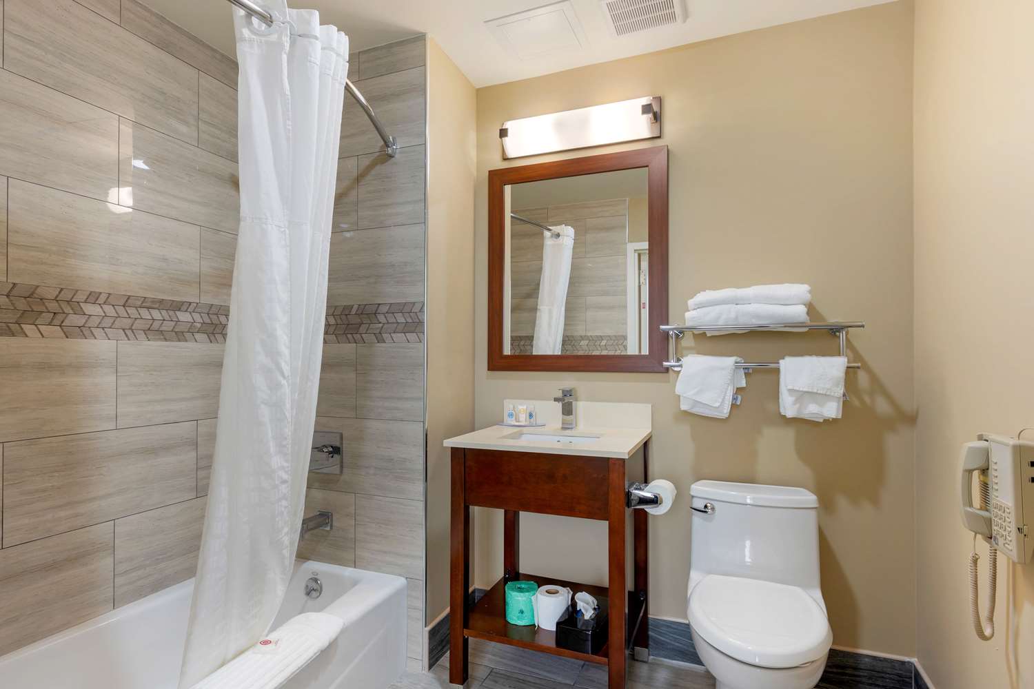 Comfort Inn and Suites Near JFK Air Train - photo 18