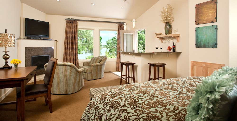 Inn on Lake Granbury a Boutique Hotel - photo 6