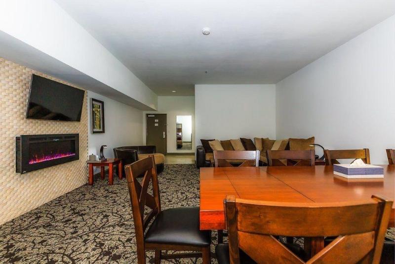 Regalia Hotel & Conference Center - photo 34