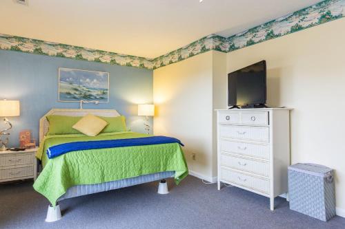 BeachyPeachyKeen by Oak Island Accommodations - photo 20