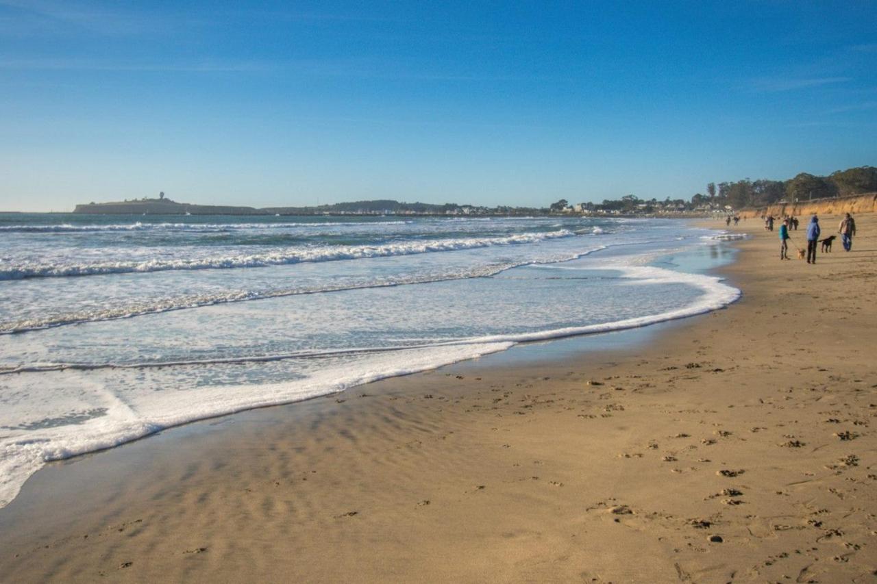 Now Trending Entire Beach Home Walk To Beaches Restaurants Activities — 4-Star Luxury Hotel in Half Moon Bay, United States