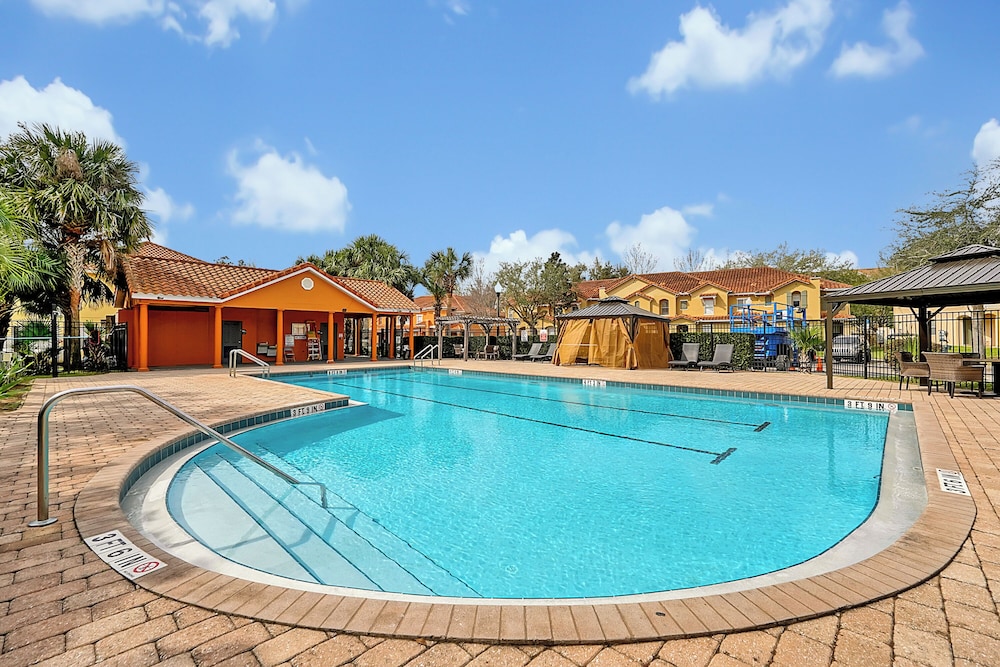 Home Near Disney Private Pool & Playground — 4-Star Luxury Hotel in Howey-In-The-Hills, United States