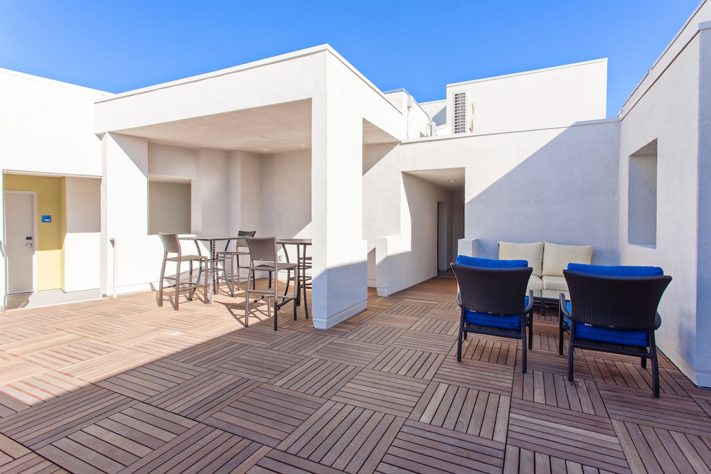 Holiday Inn Express West Los Angeles by IHG - photo 22