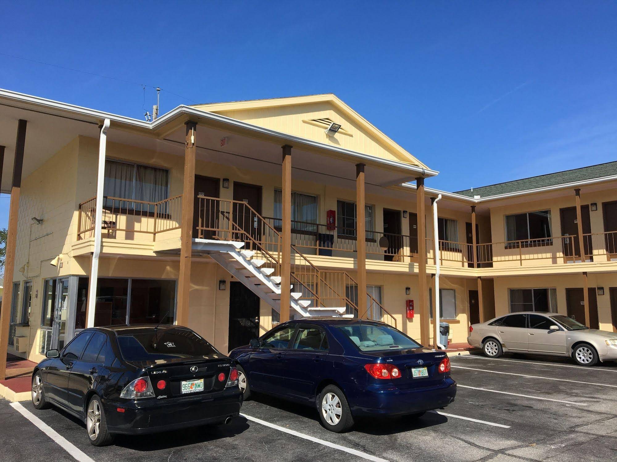 Fountain Inn & Suites