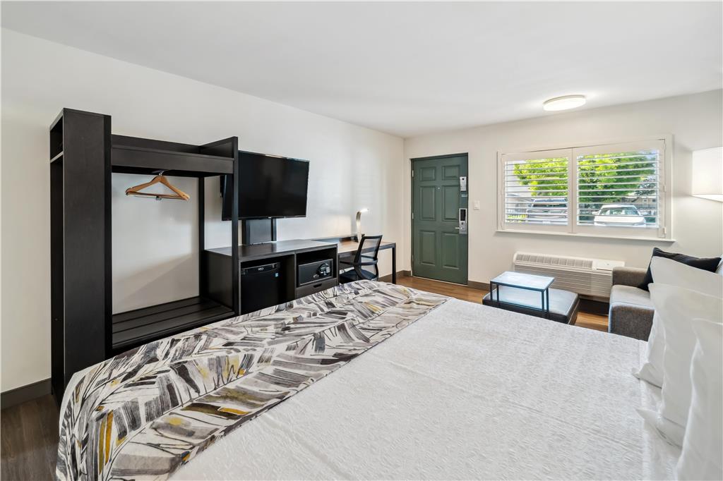Best Western Plus Hilltop Inn - photo 16