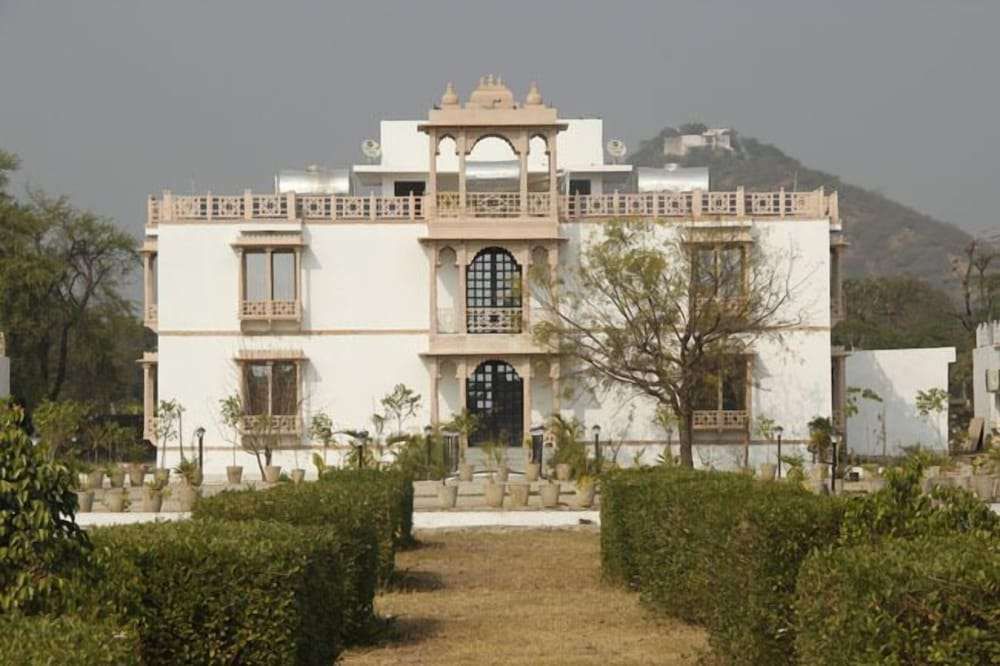 United 21 Lake City Resort — hotel near Maharana Pratap Airport