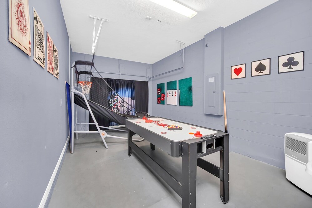 Chic Resort Villa: Themed Rooms Pool & Game Room - photo 63